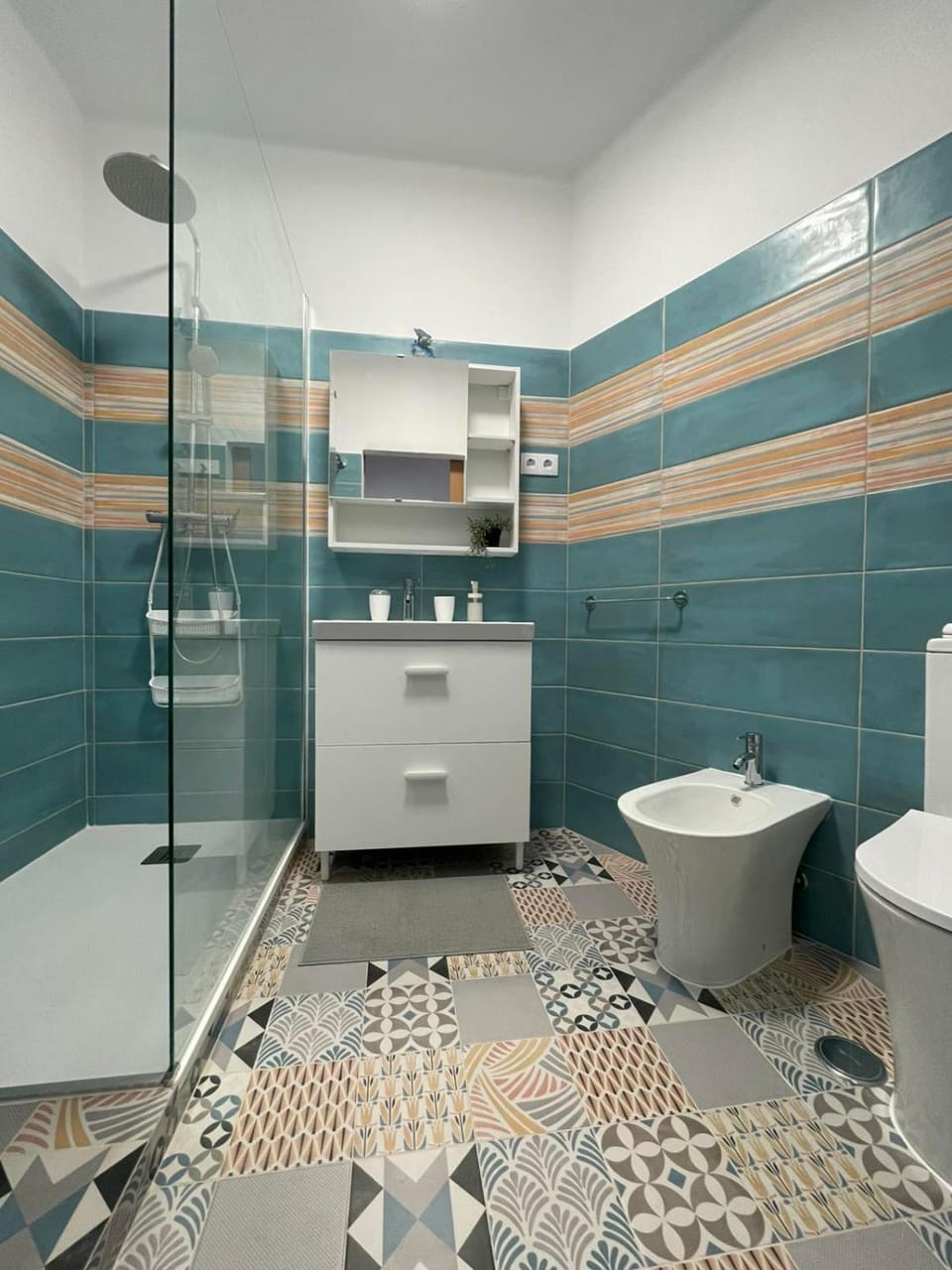 Toilet, towels