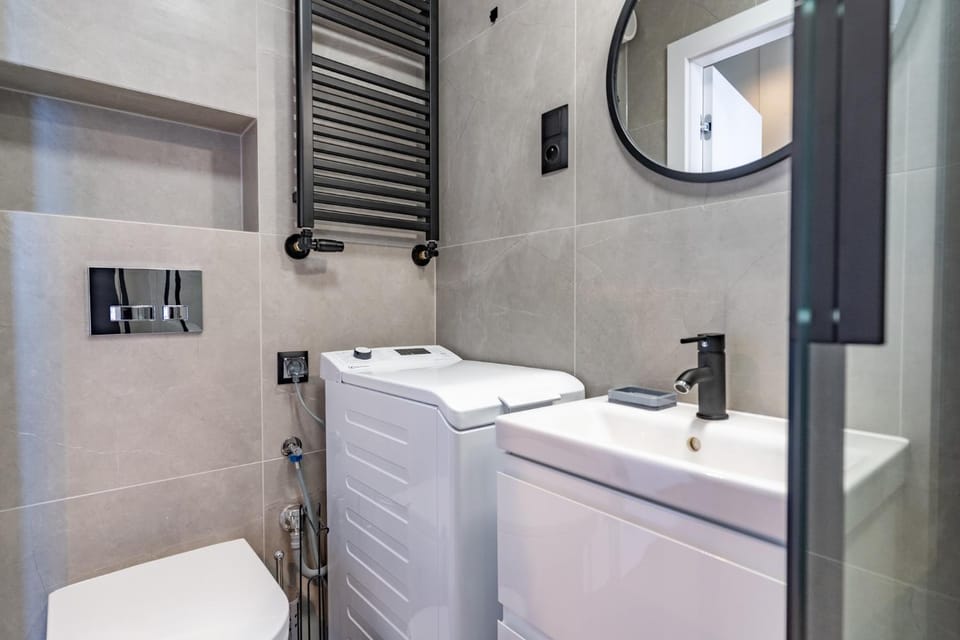 Shower, Bathroom, towels, washing machine