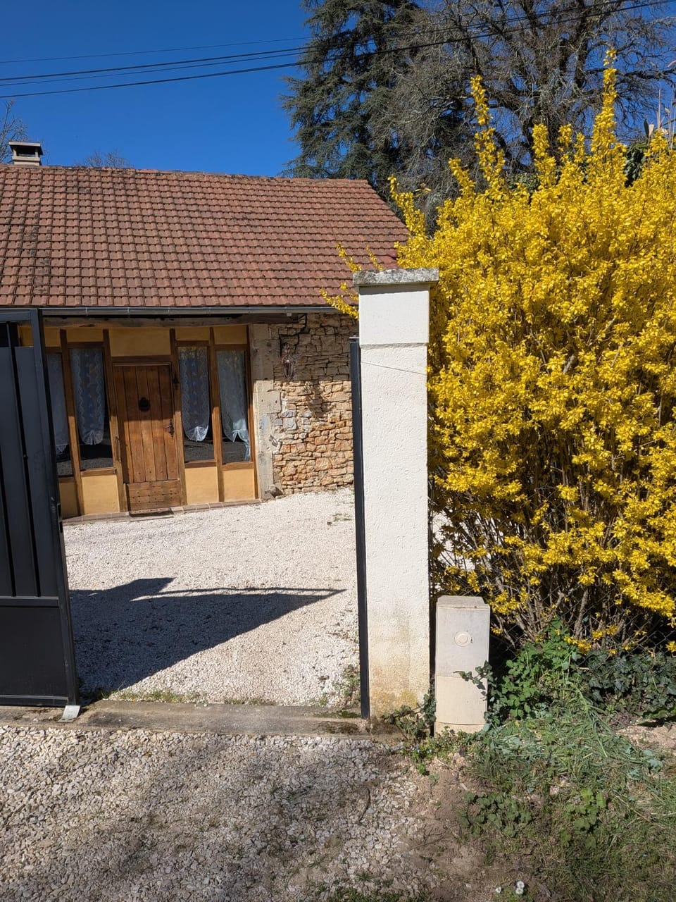 Facade/entrance, Inner courtyard view