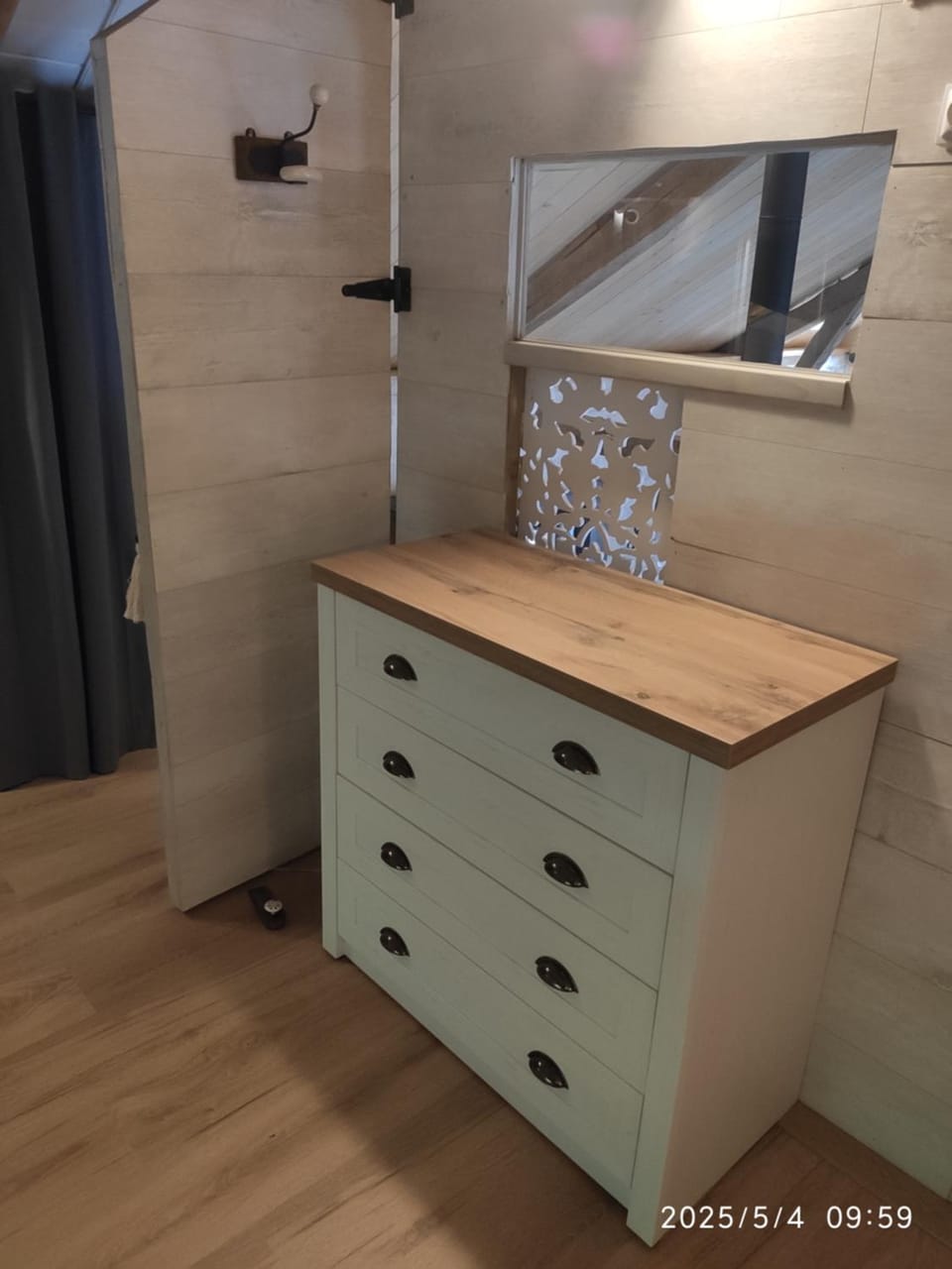 Photo of the whole room, wardrobe