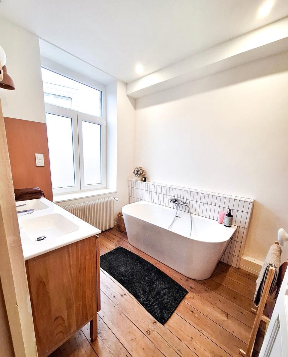 Bathroom, Bath, hair dryier, towels