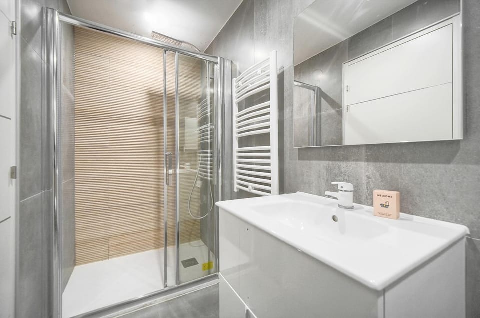 FRGK "24 AOUT 1 Mezzanine Bedroom Apartment Center Antibes AC WIFI HIGH SPEED " Apartment in Antibes