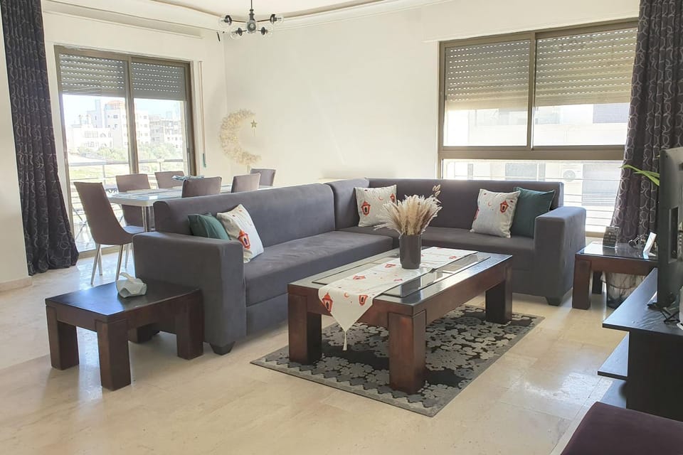 TV and multimedia, Coffee/tea facilities, Living room, Seating area, air conditioner