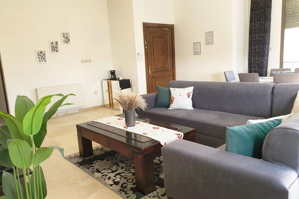 TV and multimedia, Coffee/tea facilities, Living room, Seating area, air conditioner