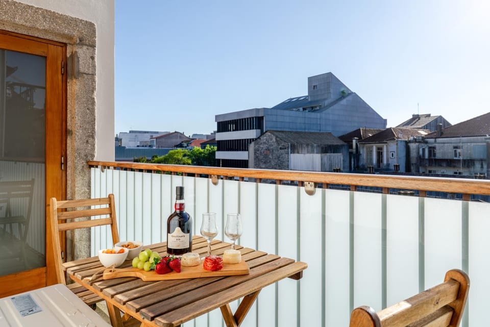 View (from property/room), Balcony/Terrace, Dining area