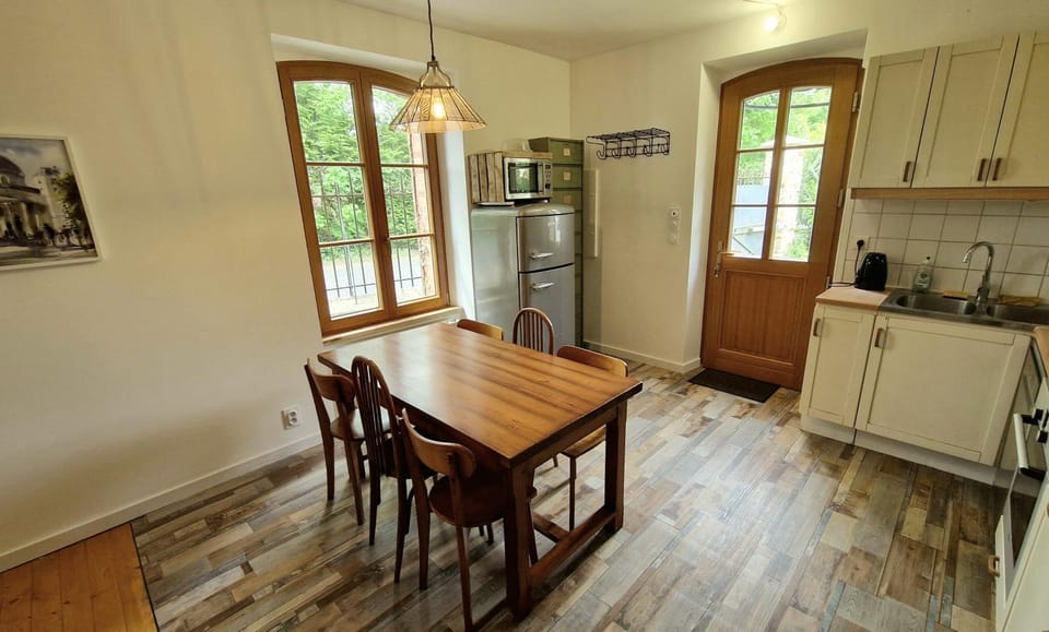 Kitchen or kitchenette, Dining area, kitchen