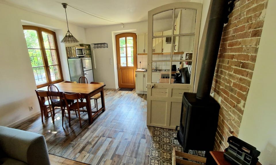 Dining area, kitchen