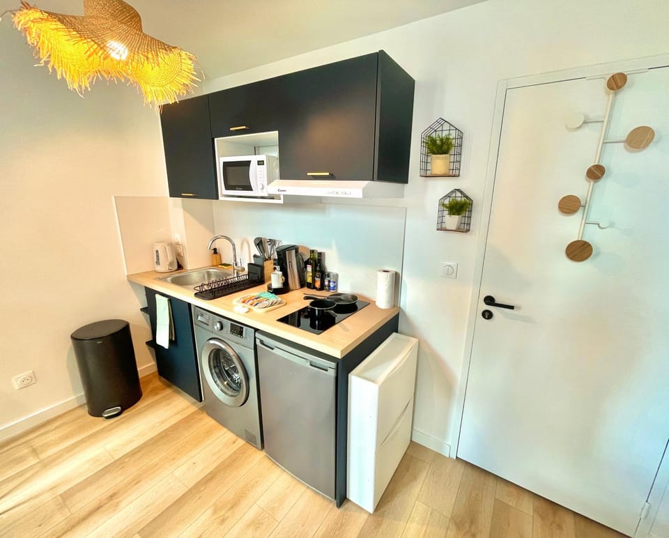 Coffee/tea facilities, stove, toaster
