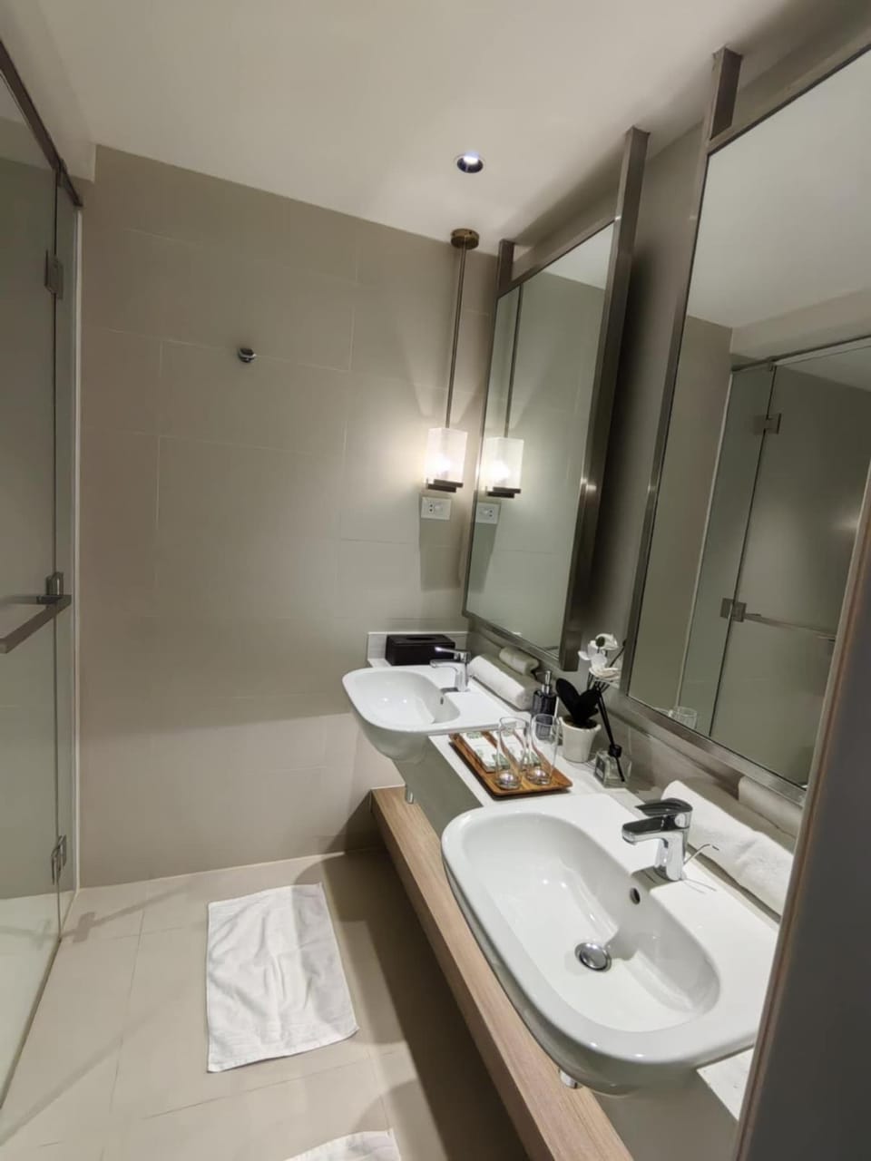 Shower, Bathroom, towels