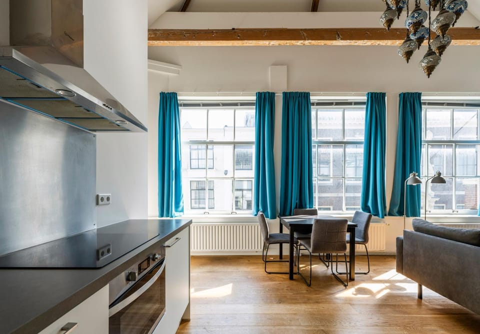 Kitchen or kitchenette, Seating area, Dining area, stove