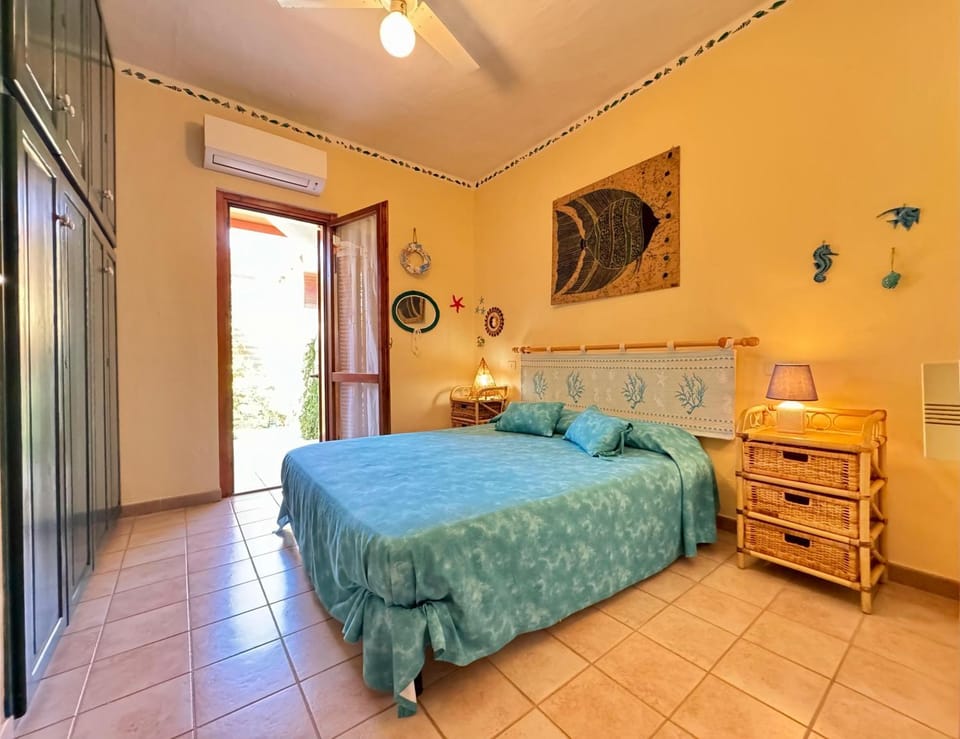 Bedroom, air conditioner