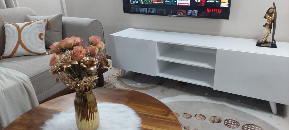 Communal lounge/ TV room, TV and multimedia, Living room, Seating area, Evening entertainment