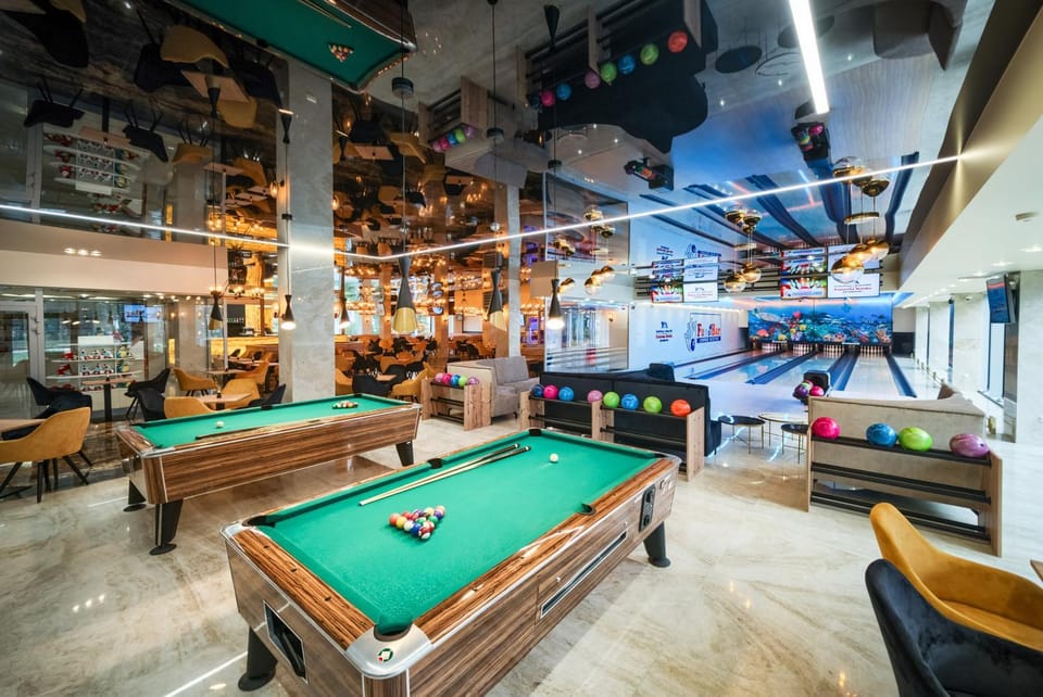 Communal lounge/ TV room, Billiard, Billiard, Game Room, Evening entertainment