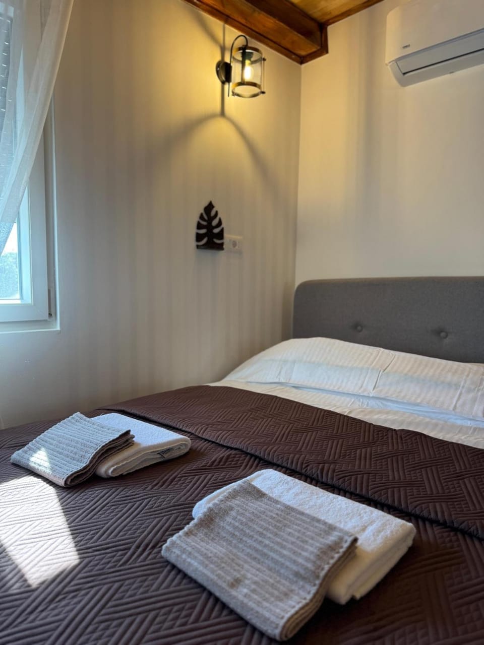 Bed, air conditioner