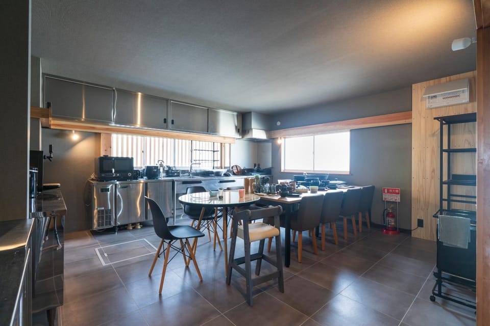 Kitchen or kitchenette, Dining area, minibar