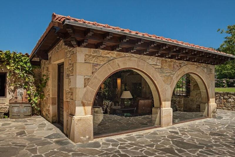 Casona Los Fresnos, con piscina Villa in Cantabria