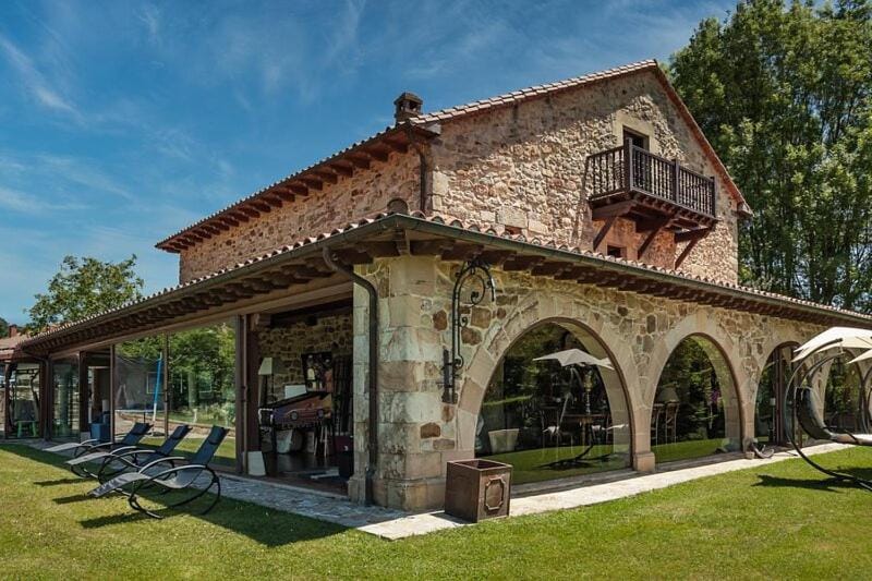 Casona Los Fresnos, con piscina Villa in Cantabria