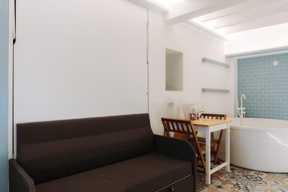 Living room, Photo of the whole room