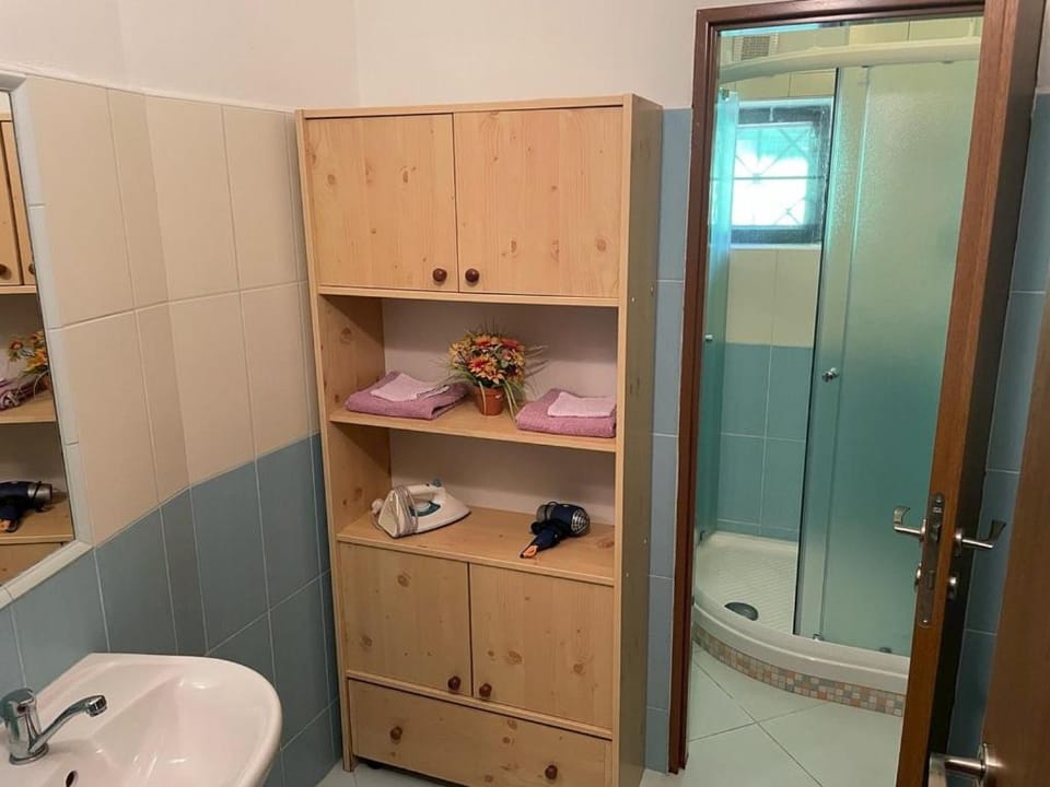 Shower, Bathroom, towels