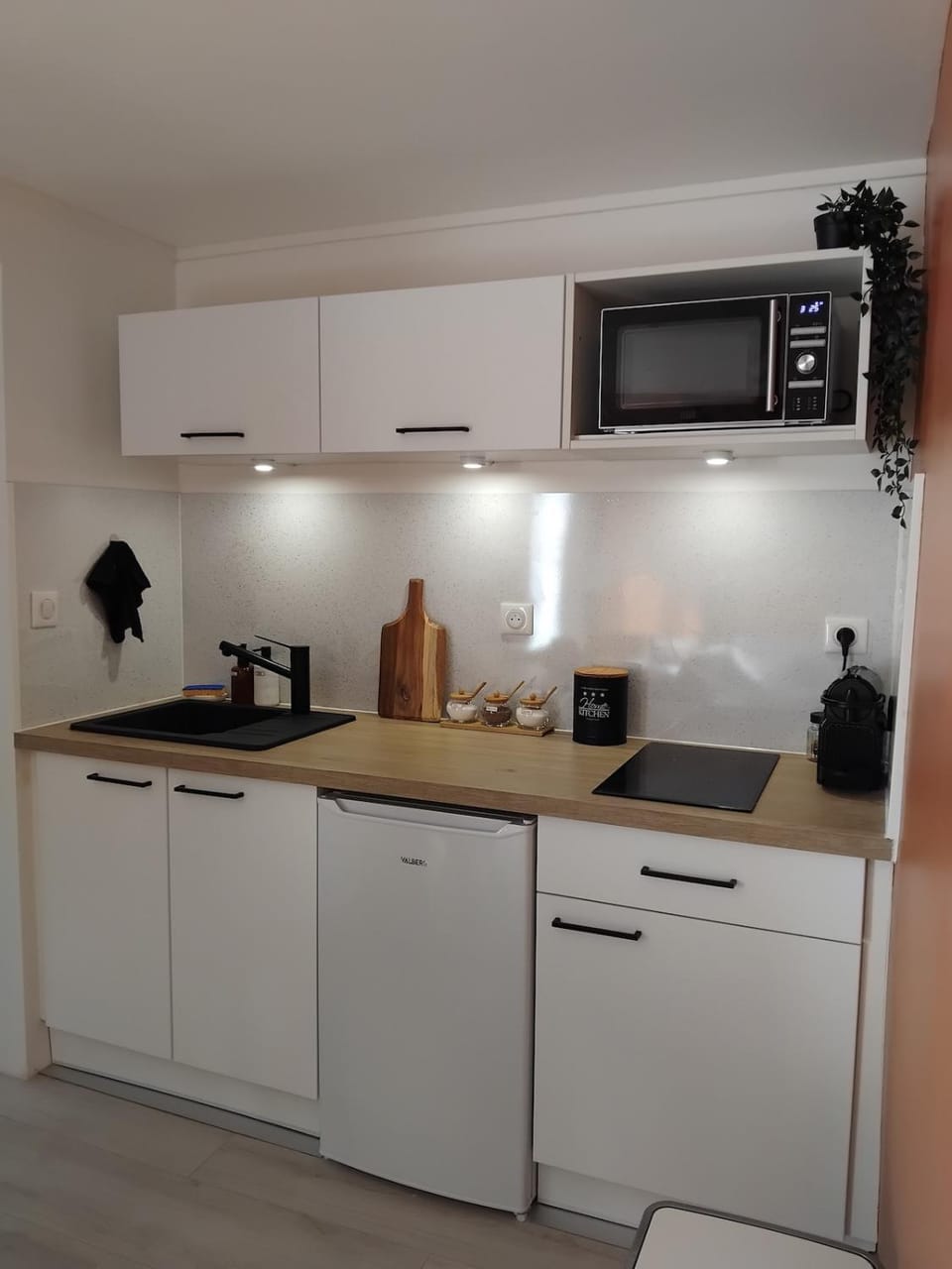 Kitchen or kitchenette