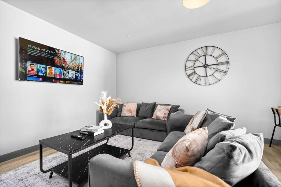 TV and multimedia, Living room, Seating area