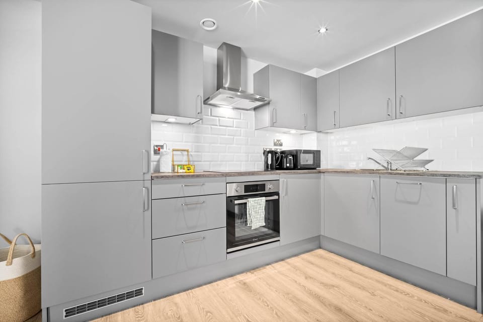 Coffee/tea facilities, Kitchen or kitchenette, oven, stove, toaster