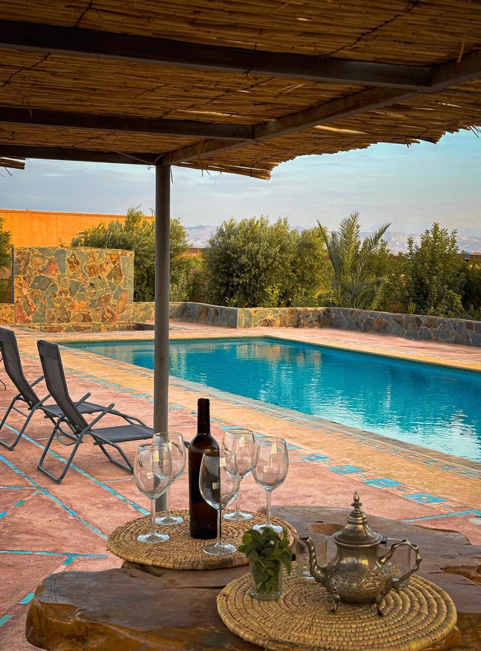 Patio, Day, Balcony/Terrace, Food and drinks, Dining area, Food, Pool view, Swimming pool, Swimming pool, Drinks, Alcoholic drinks, sunbed