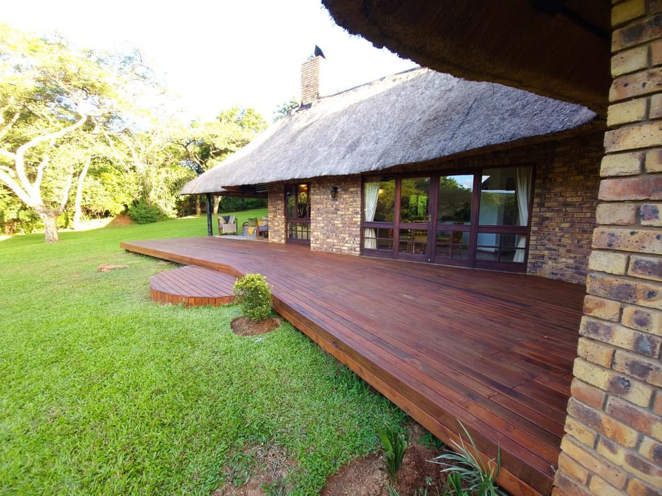 Property building, Patio, Day, Natural landscape, Garden