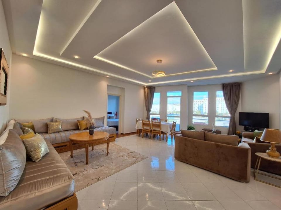 Séjour Malabata chic, Vue mer, Wifi, parking free, TGV Apartment in Tangier