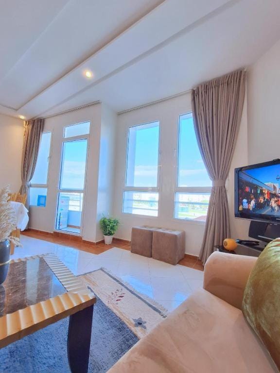 Séjour Malabata chic, Vue mer, Wifi, parking free, TGV Apartment in Tangier