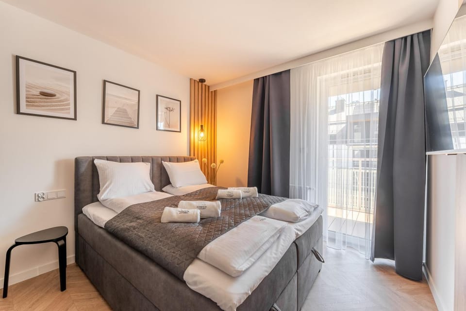 Bed, Seating area, Bedroom, towels