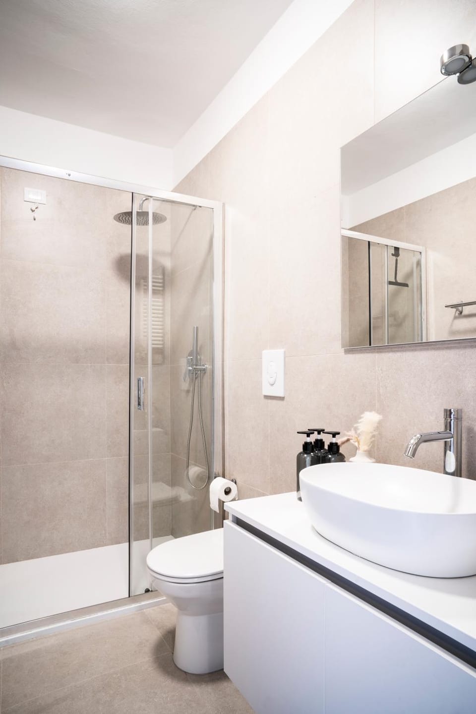 Shower, Toilet