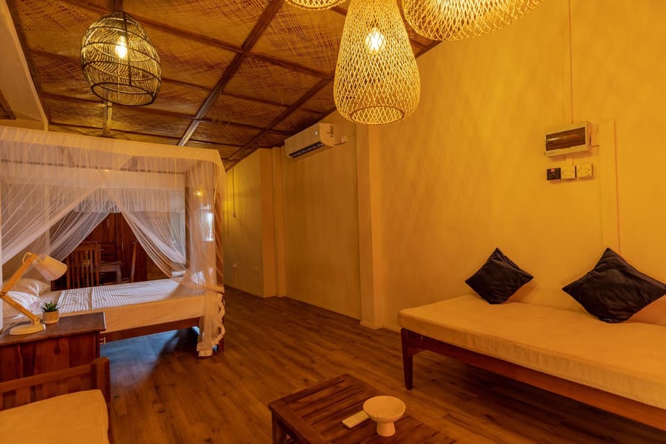 Bed, Seating area, air conditioner