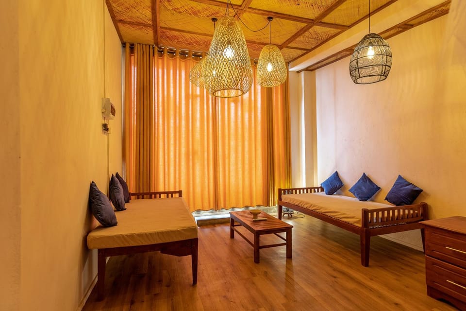 Bed, Seating area