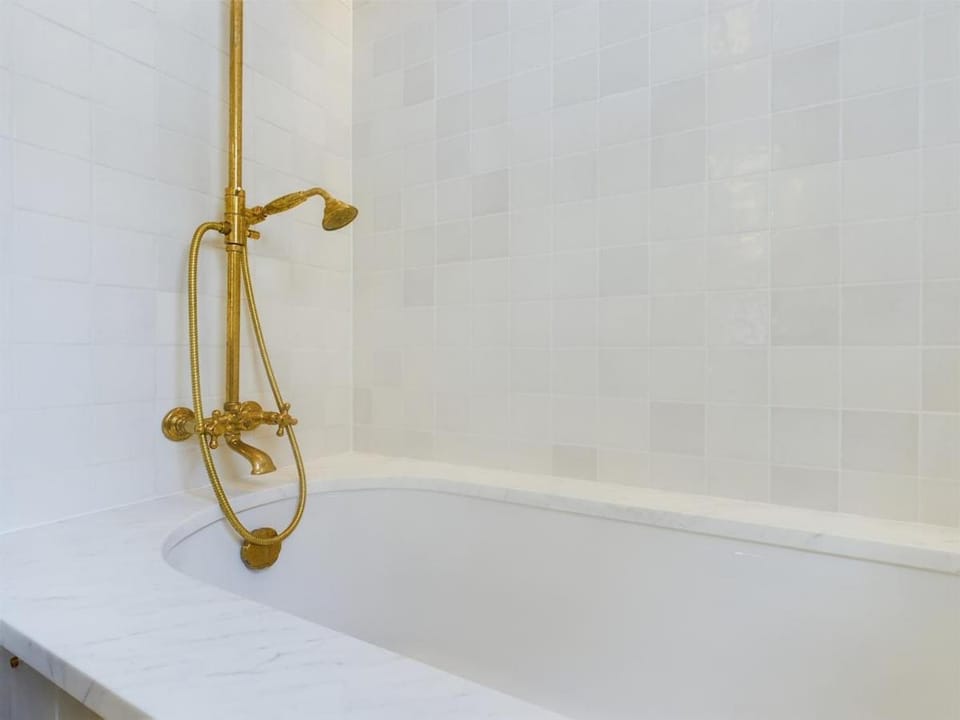 Beautiful Historic Cottage in the Heart of Old Leigh House in Southend-on-Sea