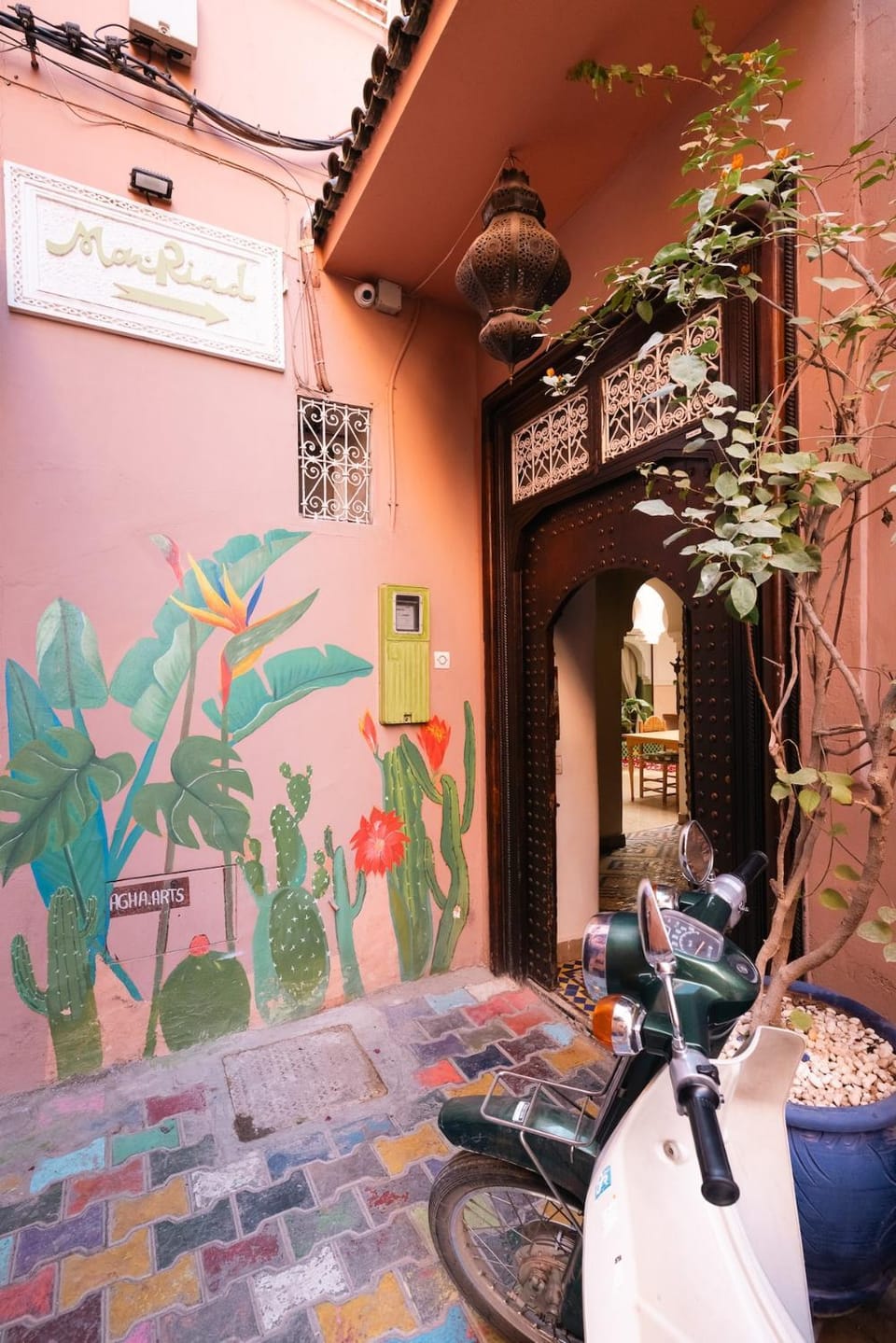 Facade/entrance