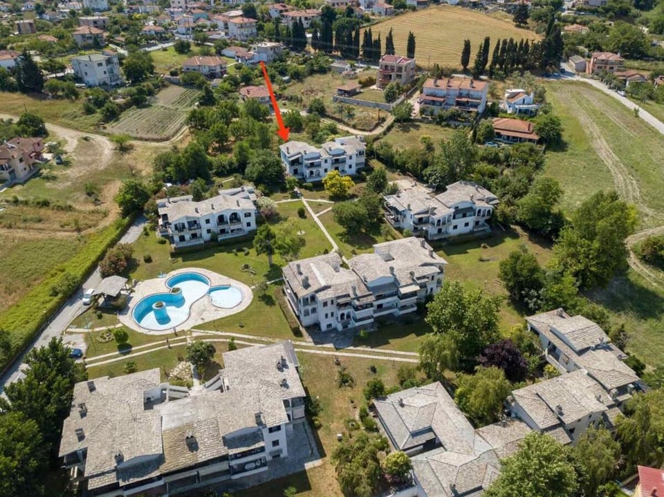 Property building, Neighbourhood, Bird's eye view, Pool view, Swimming pool, Location