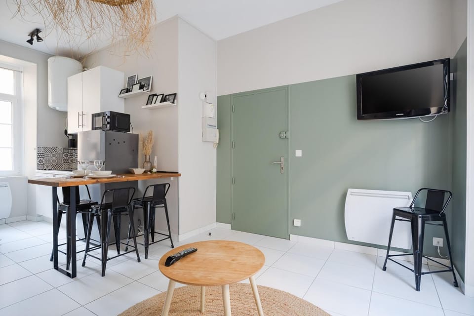 Studio contemporain - 50 mètres plage - proche centre Apartment in St-Malo