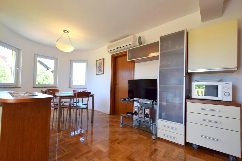 Living room, Diving