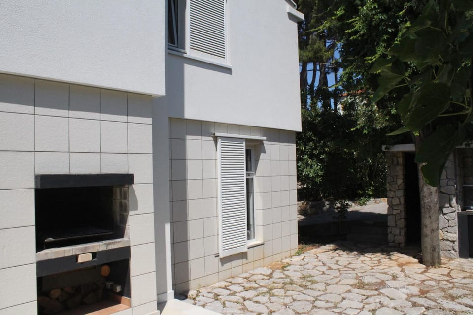 Patio, BBQ facilities