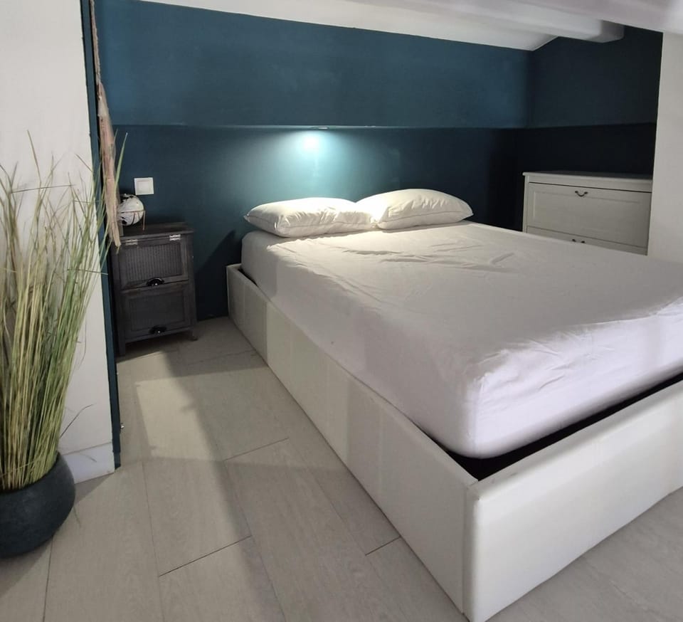 Beautiful studio with balcony - near city center Apartment in La Croix-Valmer