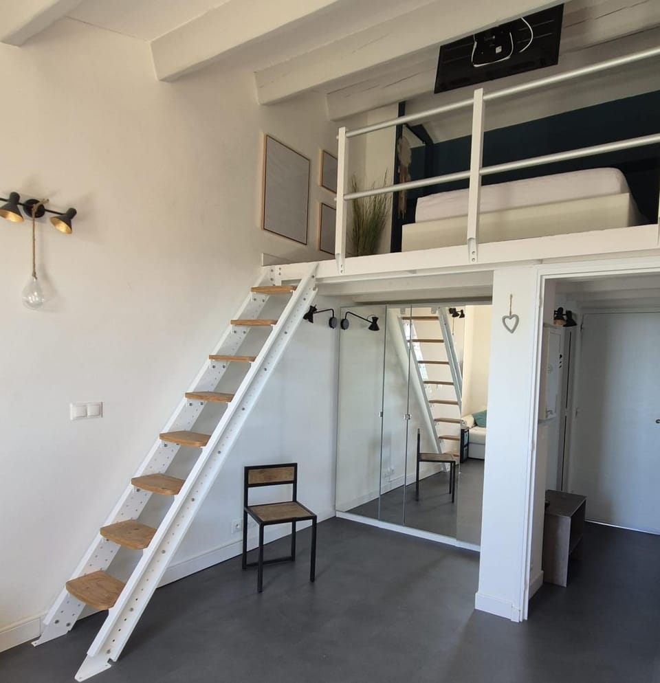 Beautiful studio with balcony - near city center Apartment in La Croix-Valmer