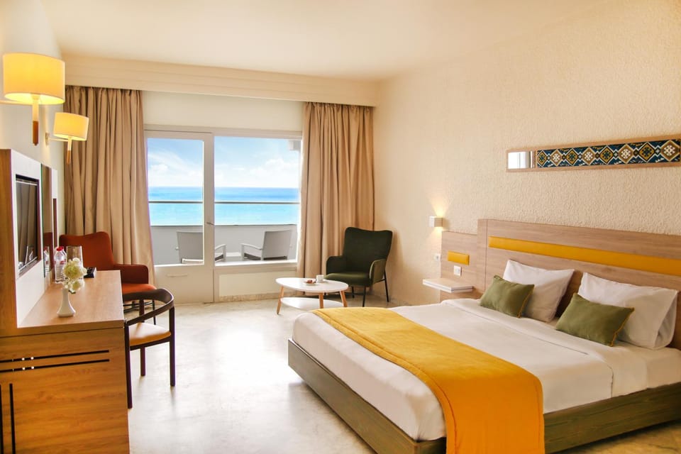 Photo of the whole room, Bedroom, Sea view