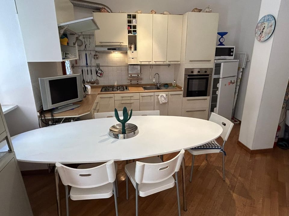 Kitchen or kitchenette, Dining area, oven, pet friendly, stove, toaster