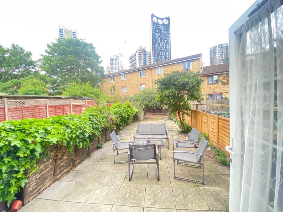 5 Bed House - Sleeps 10 - Pets - Parking - Wifi House in London Borough of Southwark