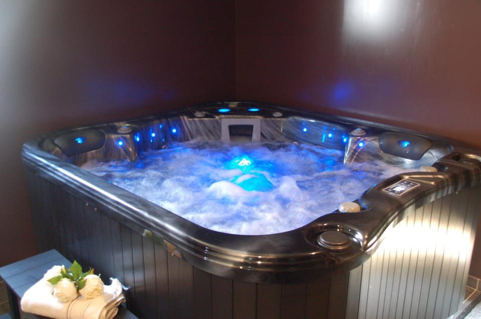 Hot Tub, Spa and wellness centre/facilities