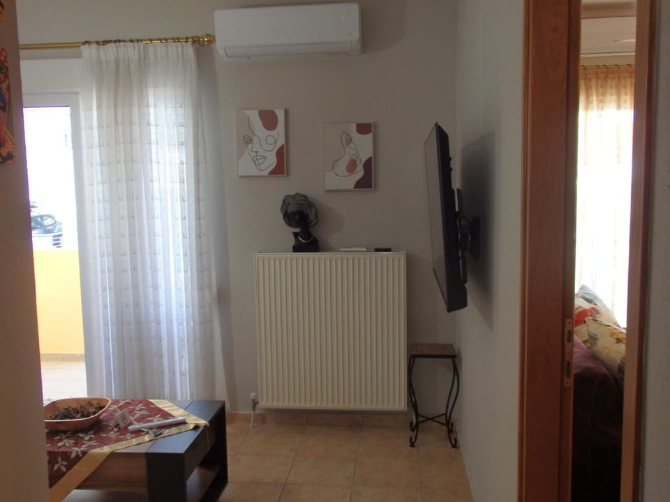 TV and multimedia, Photo of the whole room, Seating area, internet, air conditioner