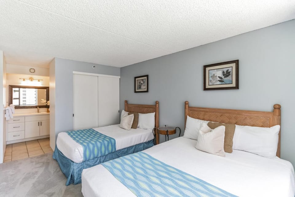 Spacious Waikiki Condo Block from Beach 1208T2 Apartment in Honolulu