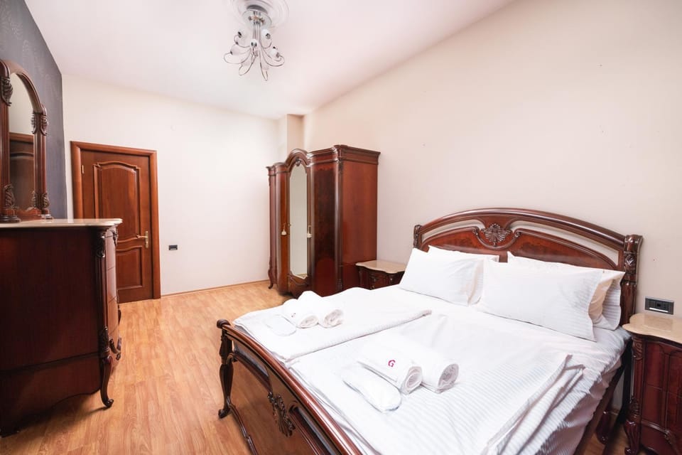 Bed, Bedroom, towels, wardrobe