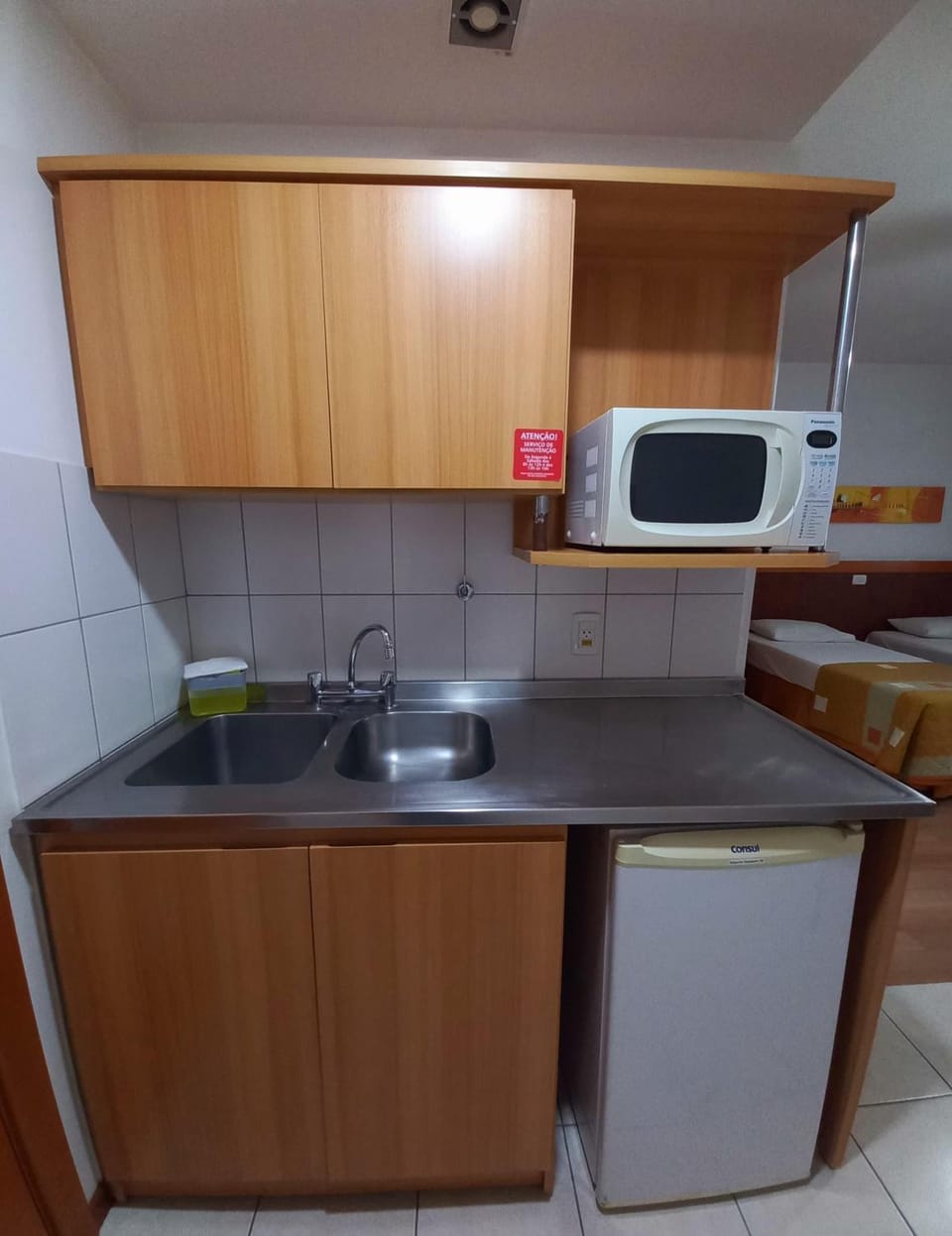 Kitchen or kitchenette, minibar, stove